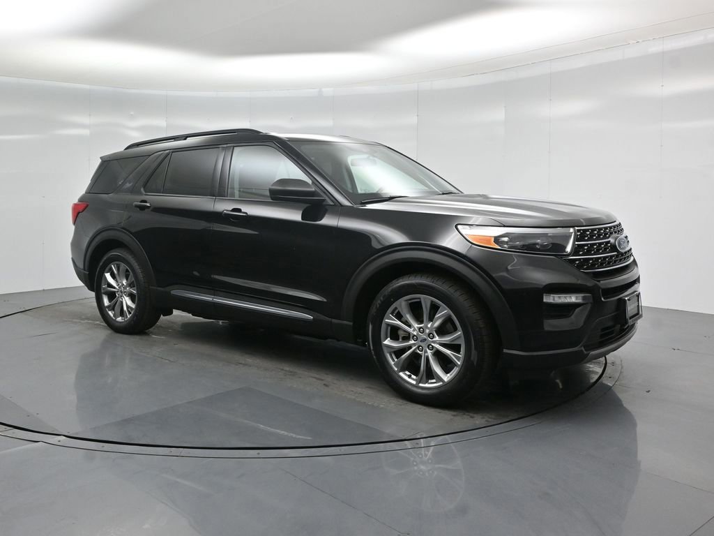 Certified 2020 Ford Explorer XLT w/ Equipment Group 202A image 3