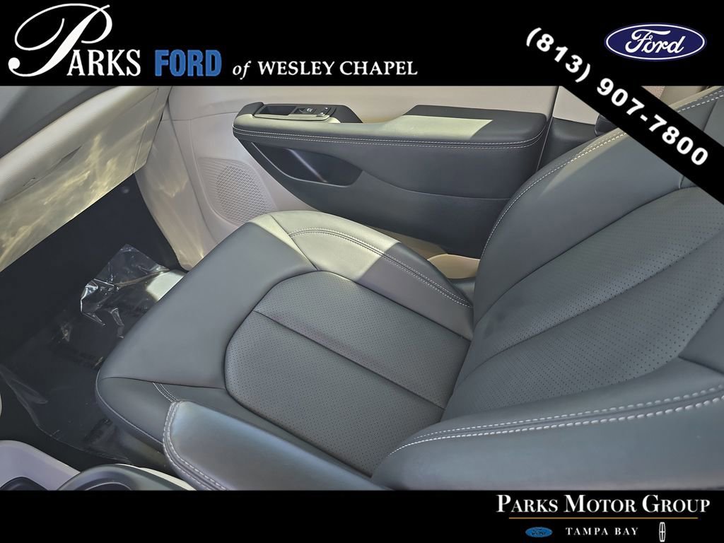 Used 2024 Chrysler Pacifica Touring-L FWD image 14