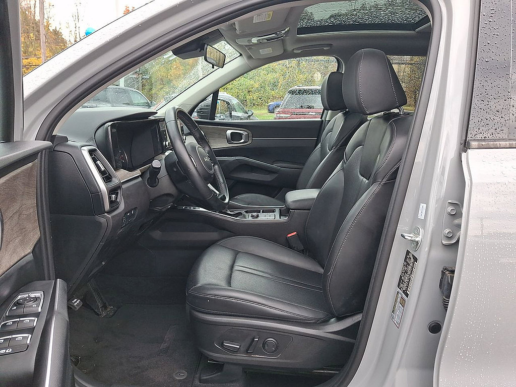 Used 2023 Kia Sorento S w/ Panoramic Sunroof Package AWD/4WD image 11