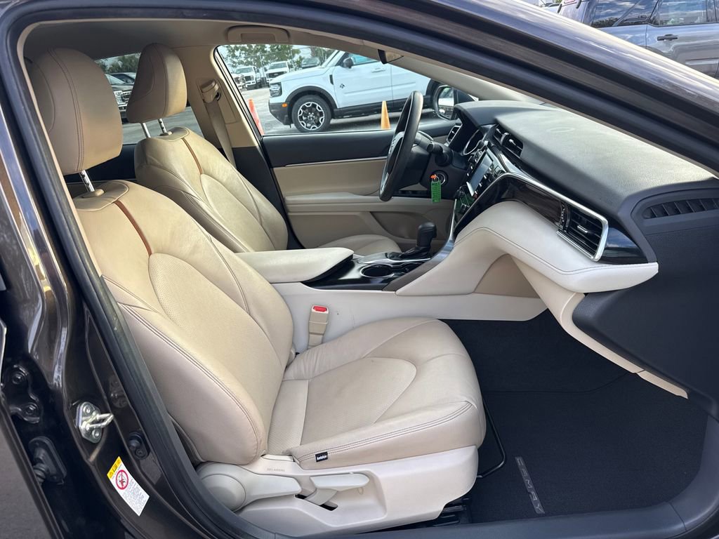 Used 2018 Toyota Camry LE image 23