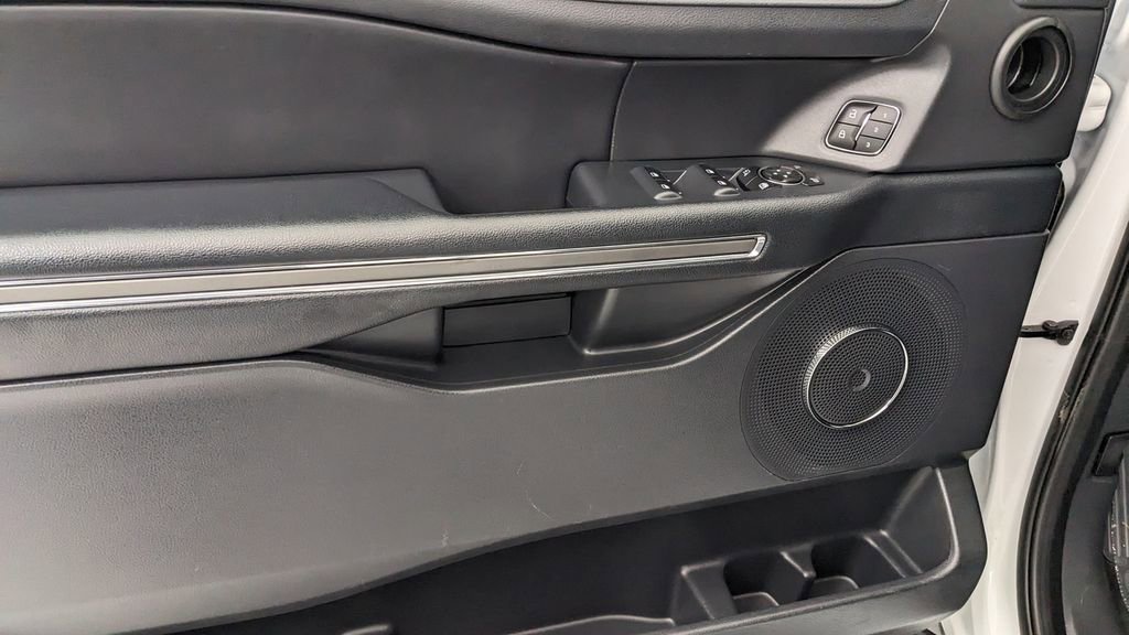Certified 2024 Ford Expedition XLT image 27