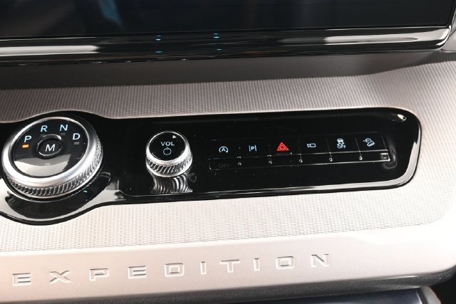 Certified 2025 Ford Expedition Active AWD/4WD image 26