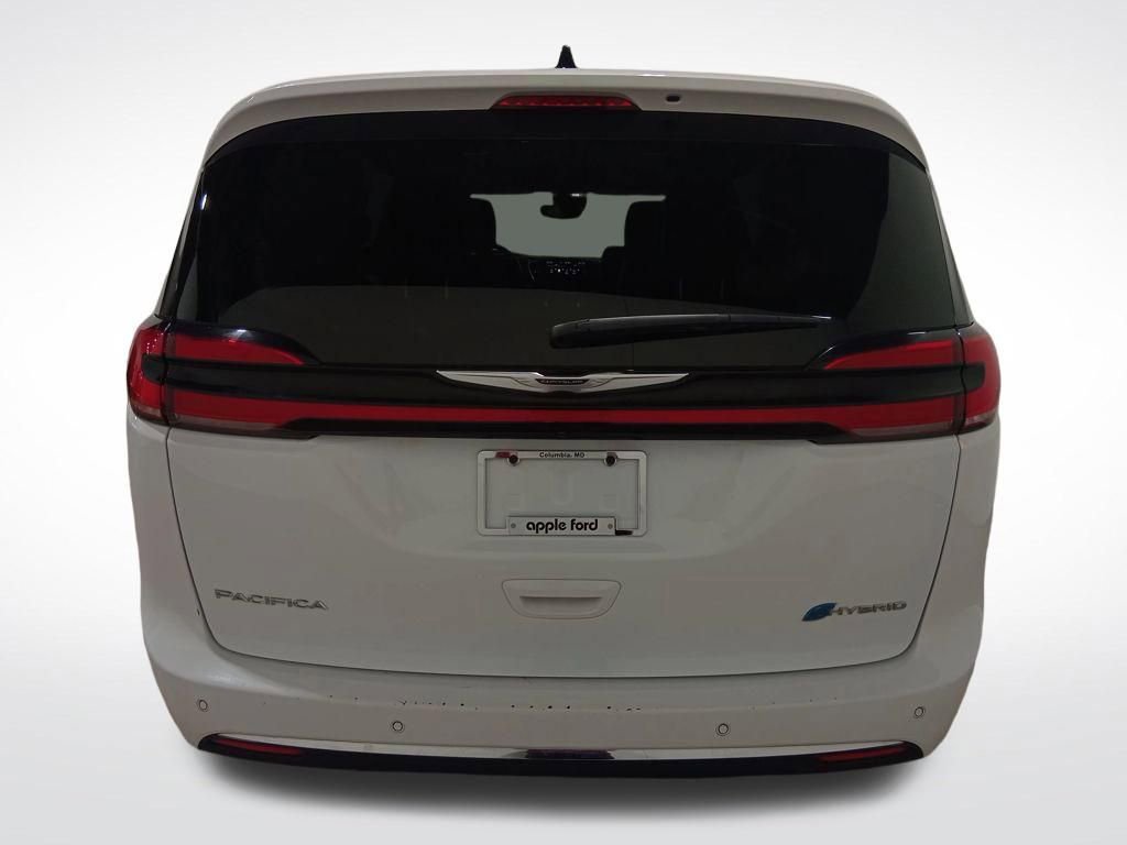Used 2024 Chrysler Pacifica Select image 3
