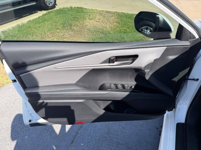 Used 2025 Toyota Camry SE w/ Convenience Package FWD image 9