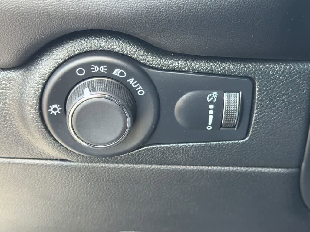 Used 2025 Dodge Durango GT AWD/4WD image 31
