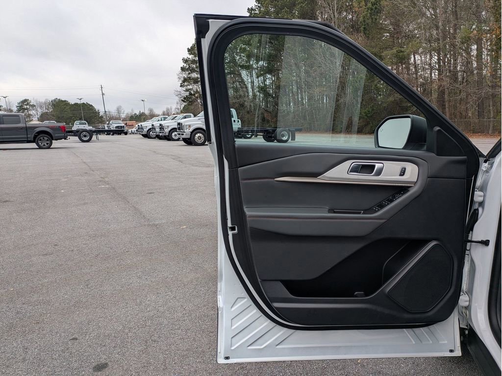 Certified 2025 Ford Explorer Active w/ Active Comfort Package image 13