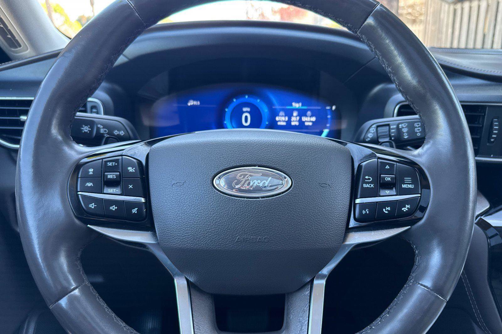 Certified 2021 Ford Explorer Platinum w/ Equipment Group 601A image 27