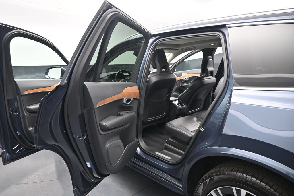 Used 2021 Volvo XC90 T5 Momentum w/ Protection Package Premier AWD/4WD image 18
