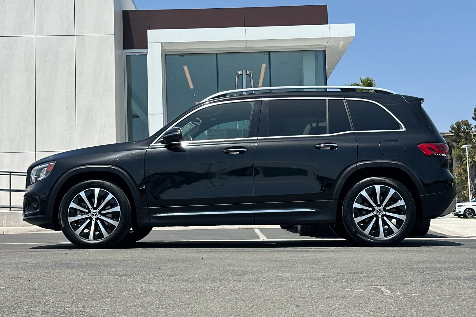Used 2023 Mercedes-Benz GLB 250 4MATIC image 6