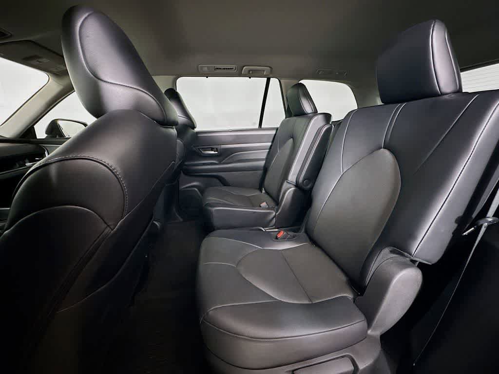Used 2024 Toyota Grand Highlander AWD image 14