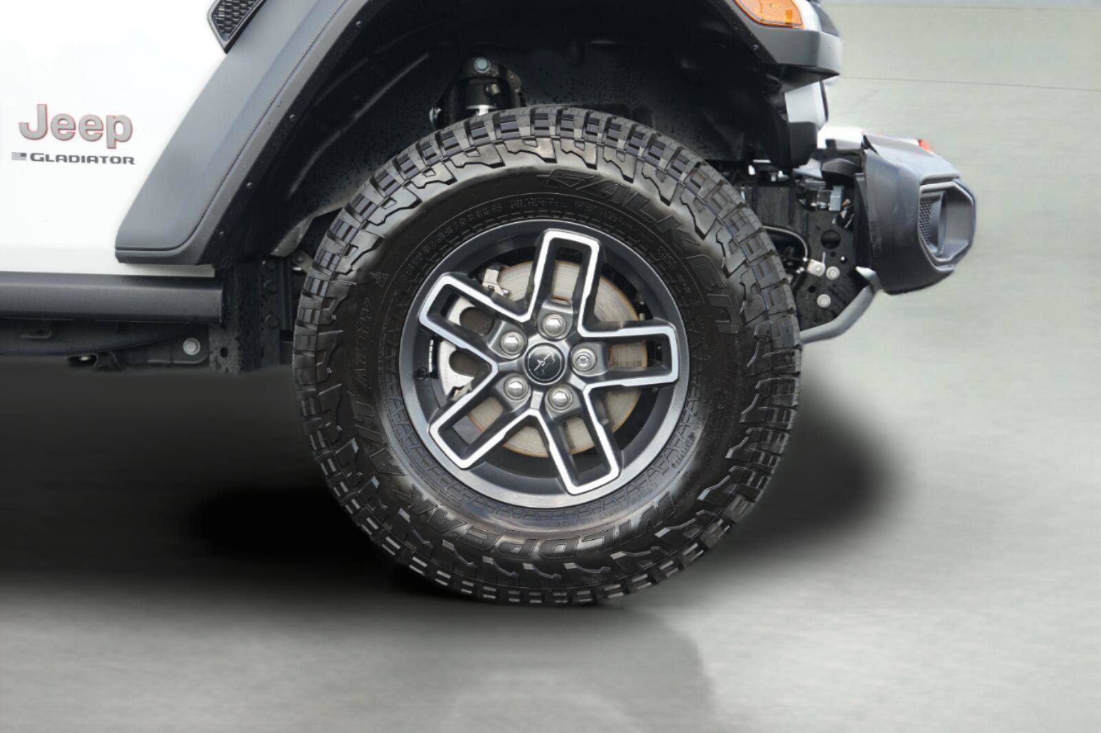 Used 2025 Jeep Gladiator Mojave w/ Convenience Group AWD/4WD image 4