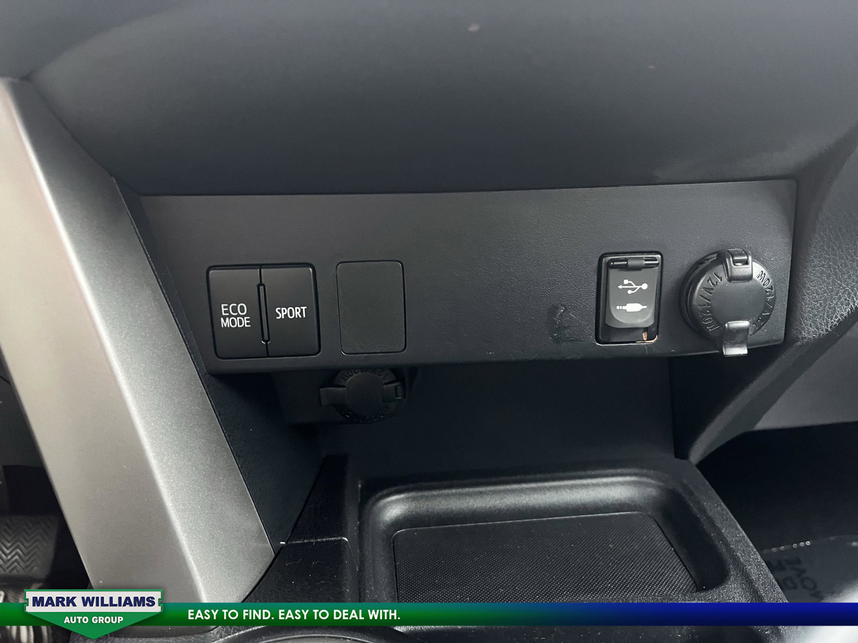 Used 2018 Toyota RAV4 LE image 10