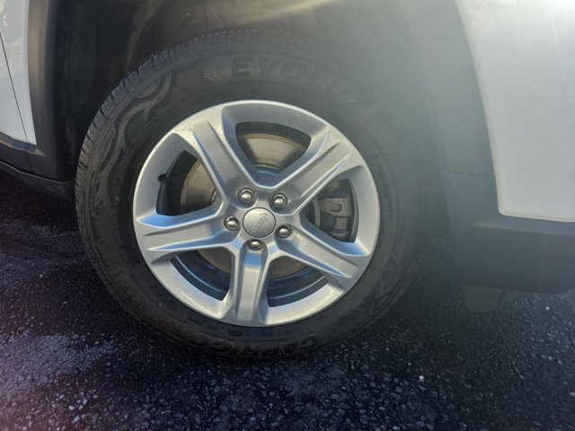 Used 2023 Jeep Compass Latitude w/ Sun and Sound Group image 10