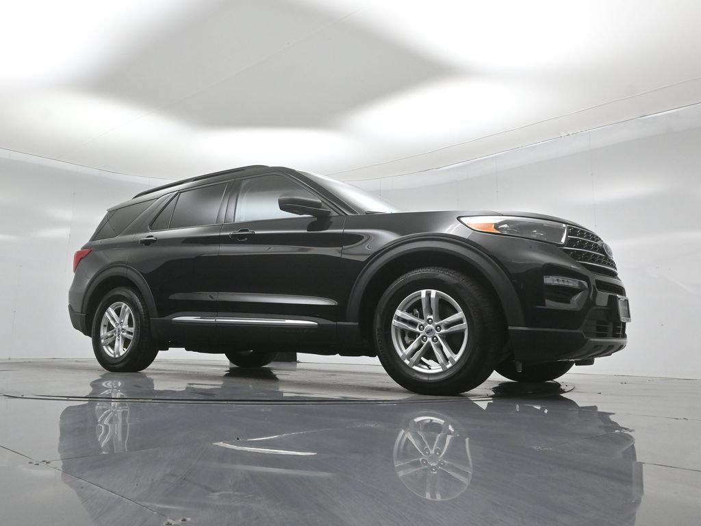 Certified 2023 Ford Explorer XLT w/ Equipment Group 202A RWD image 4