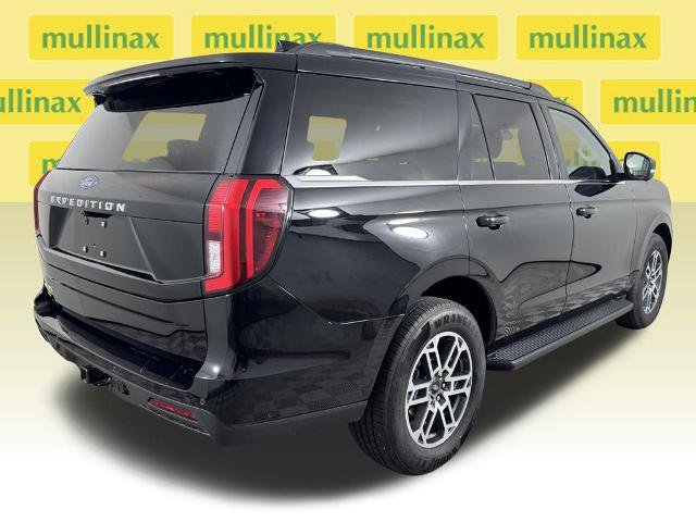 Certified 2025 Ford Expedition Active image 4