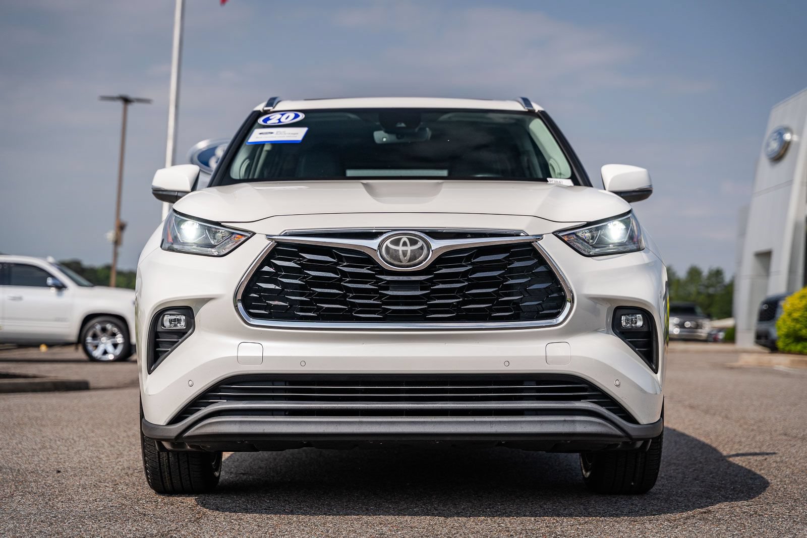 Used 2020 Toyota Highlander Limited FWD video 2