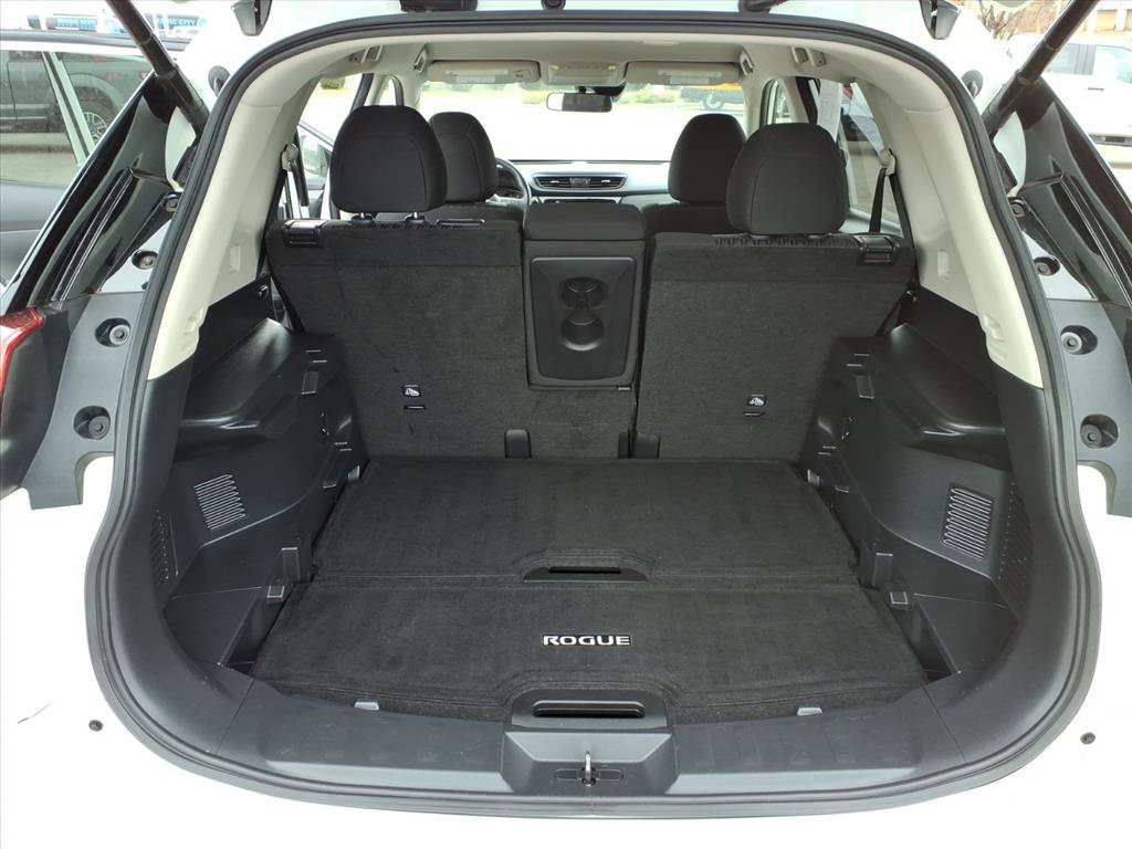 Used 2019 Nissan Rogue SV image 5