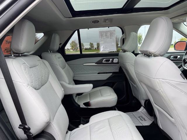 Certified 2025 Ford Explorer Platinum w/ Ultimate Package AWD/4WD image 33