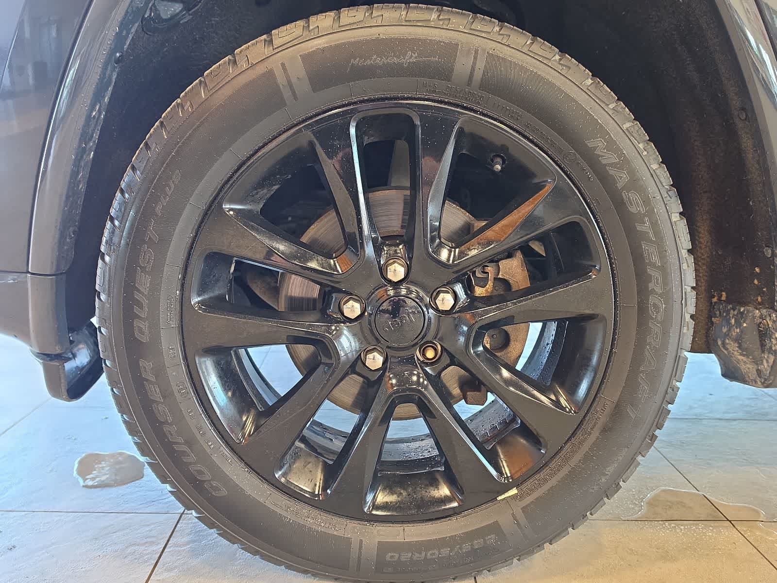 Used 2018 Jeep Grand Cherokee Altitude AWD/4WD image 13