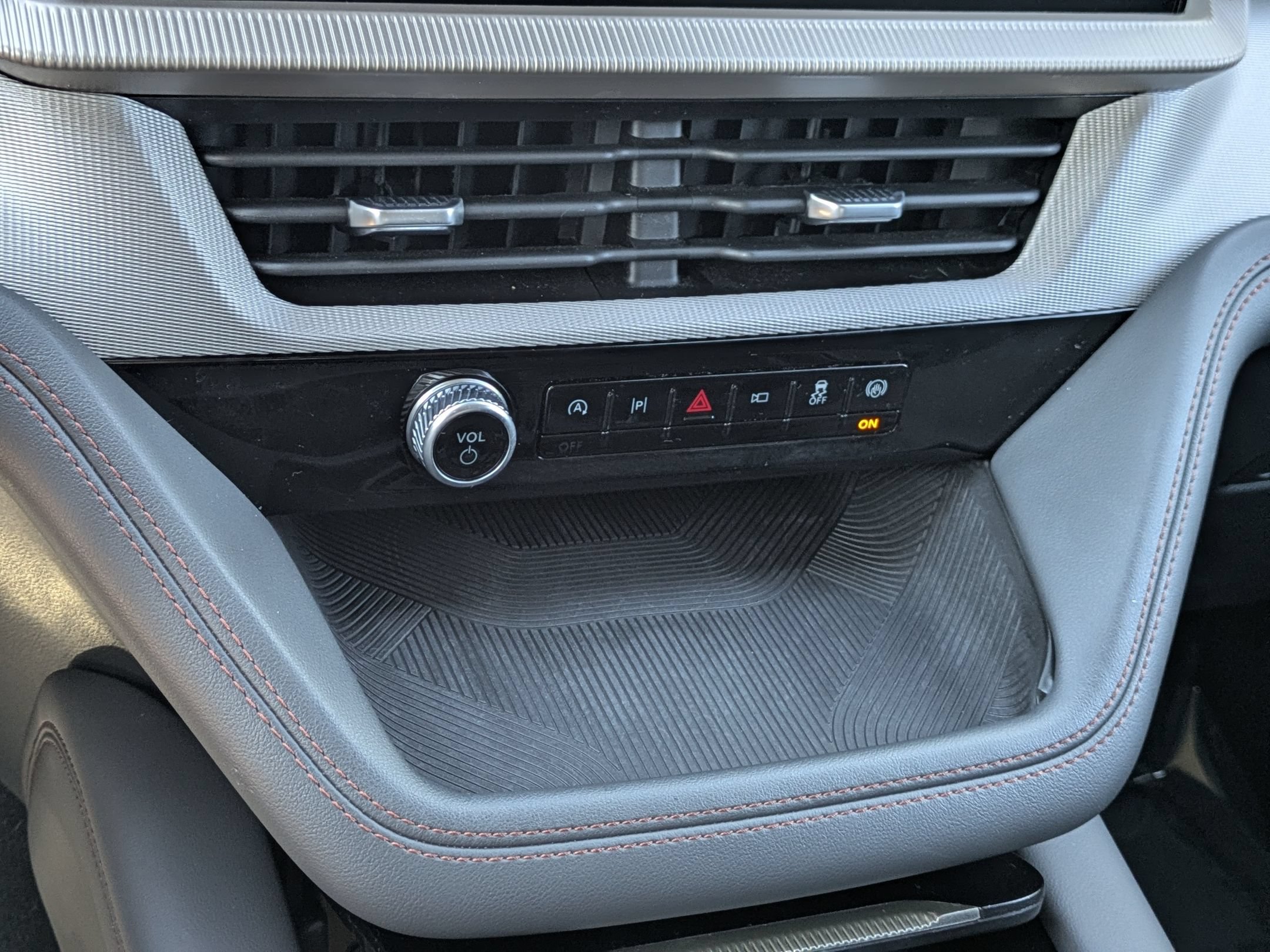 Certified 2025 Ford Explorer Active AWD/4WD image 21