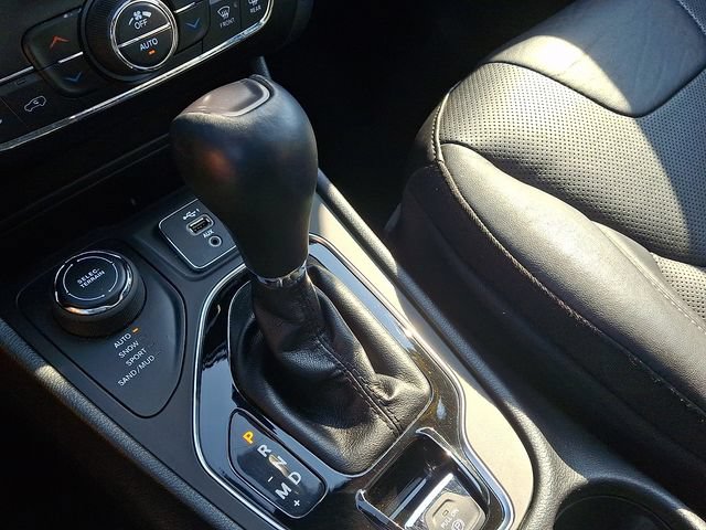 Used 2020 Jeep Cherokee Limited AWD/4WD image 15