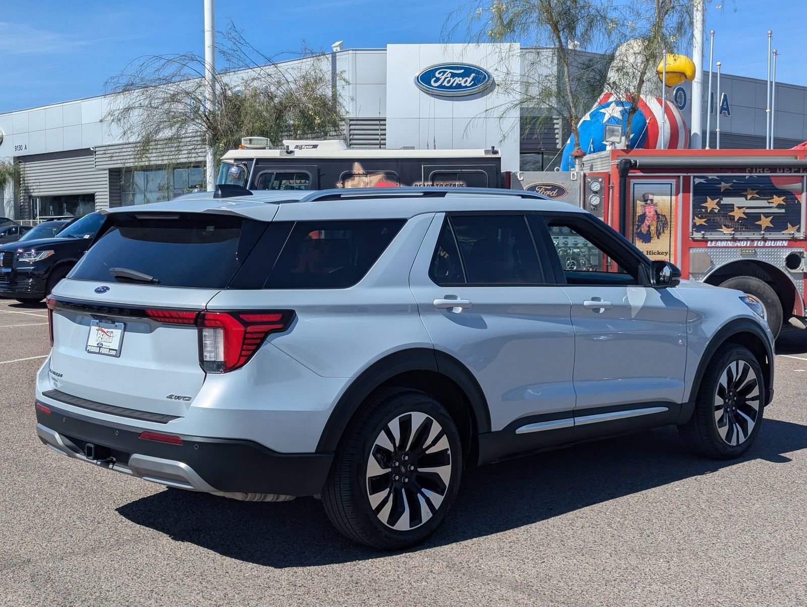 Certified 2025 Ford Explorer Platinum w/ LUX Leather Package image 5