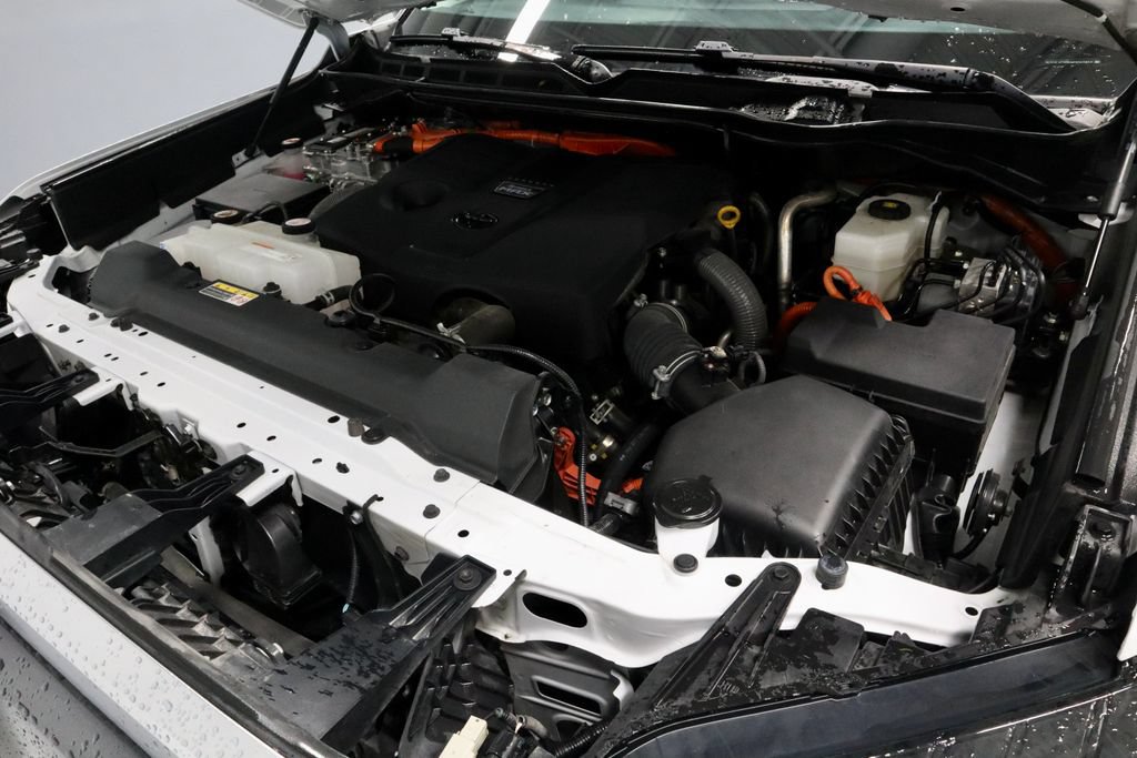 Used 2024 Toyota Tundra Limited AWD/4WD image 18
