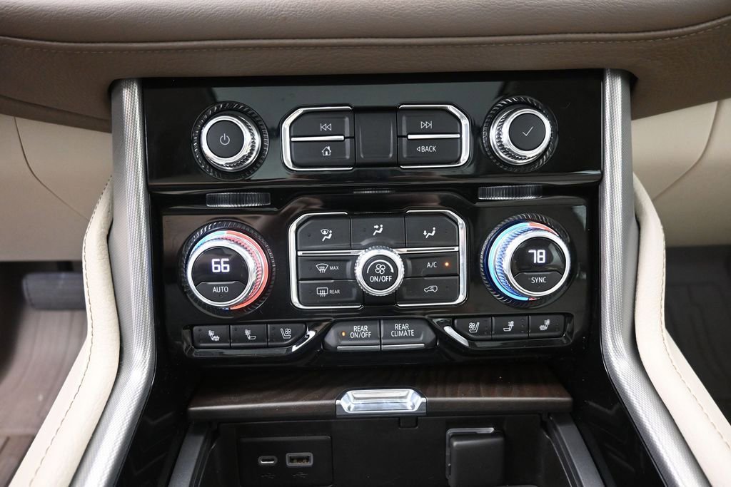 Used 2021 GMC Yukon XL Denali w/ Denali Premium Package RWD image 31