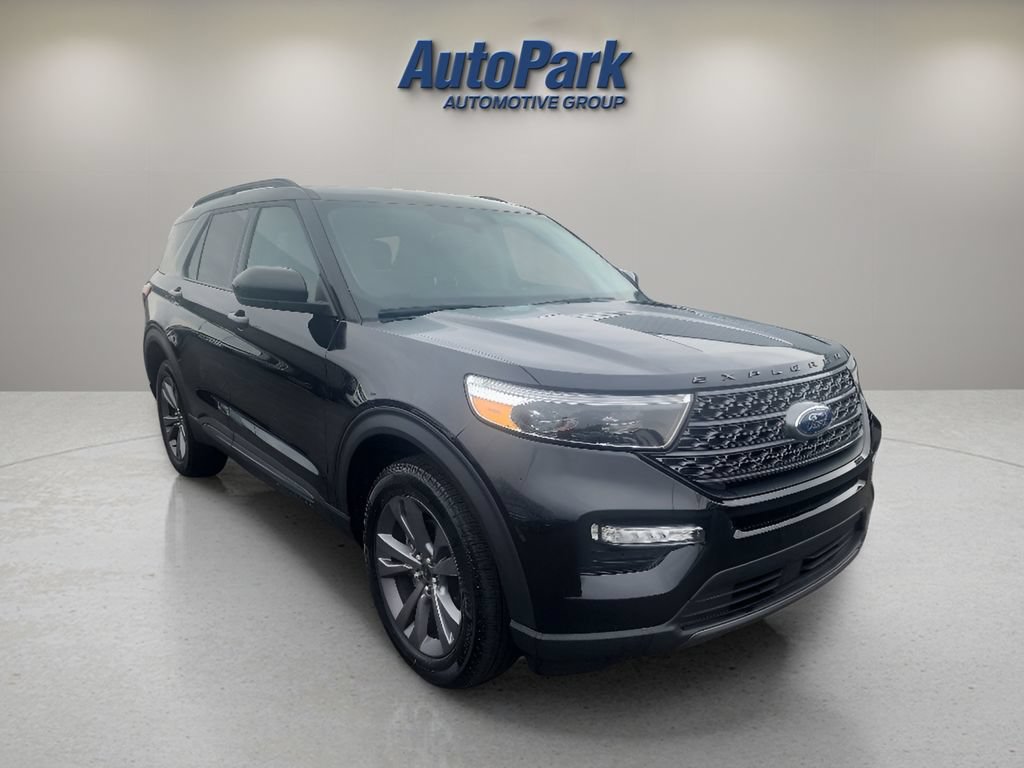 Certified 2024 Ford Explorer XLT w/ Equipment Group 202A AWD/4WD image 1