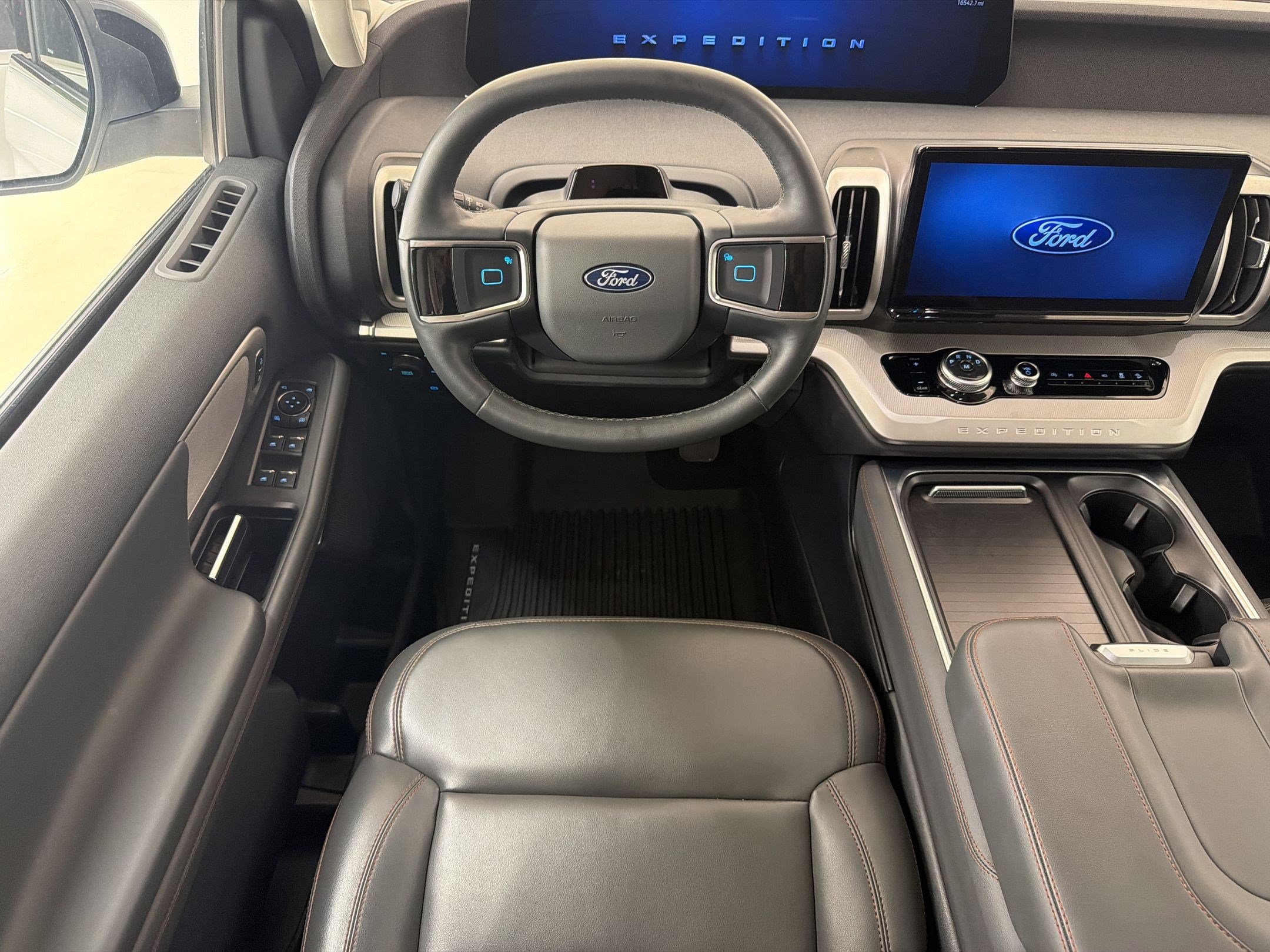 Certified 2025 Ford Expedition Active AWD/4WD image 28