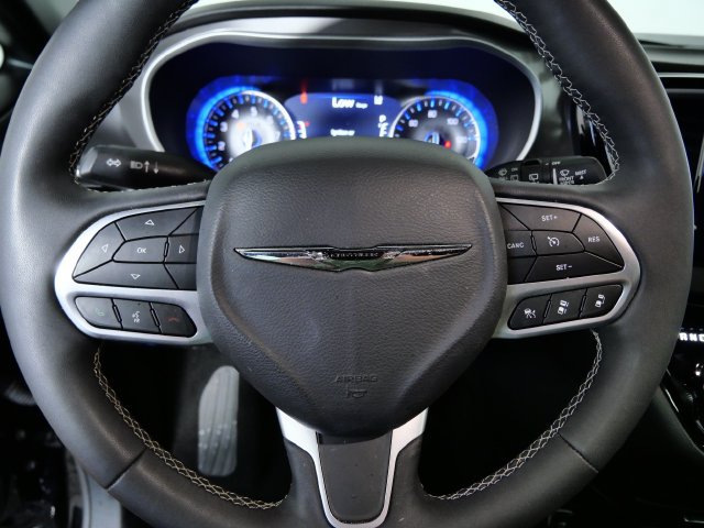 Used 2025 Chrysler Pacifica Select FWD image 24