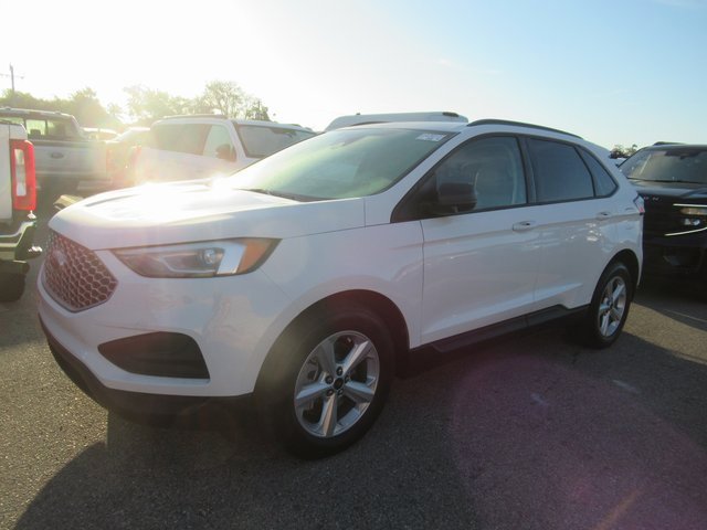 Certified 2024 Ford Edge SE image 3