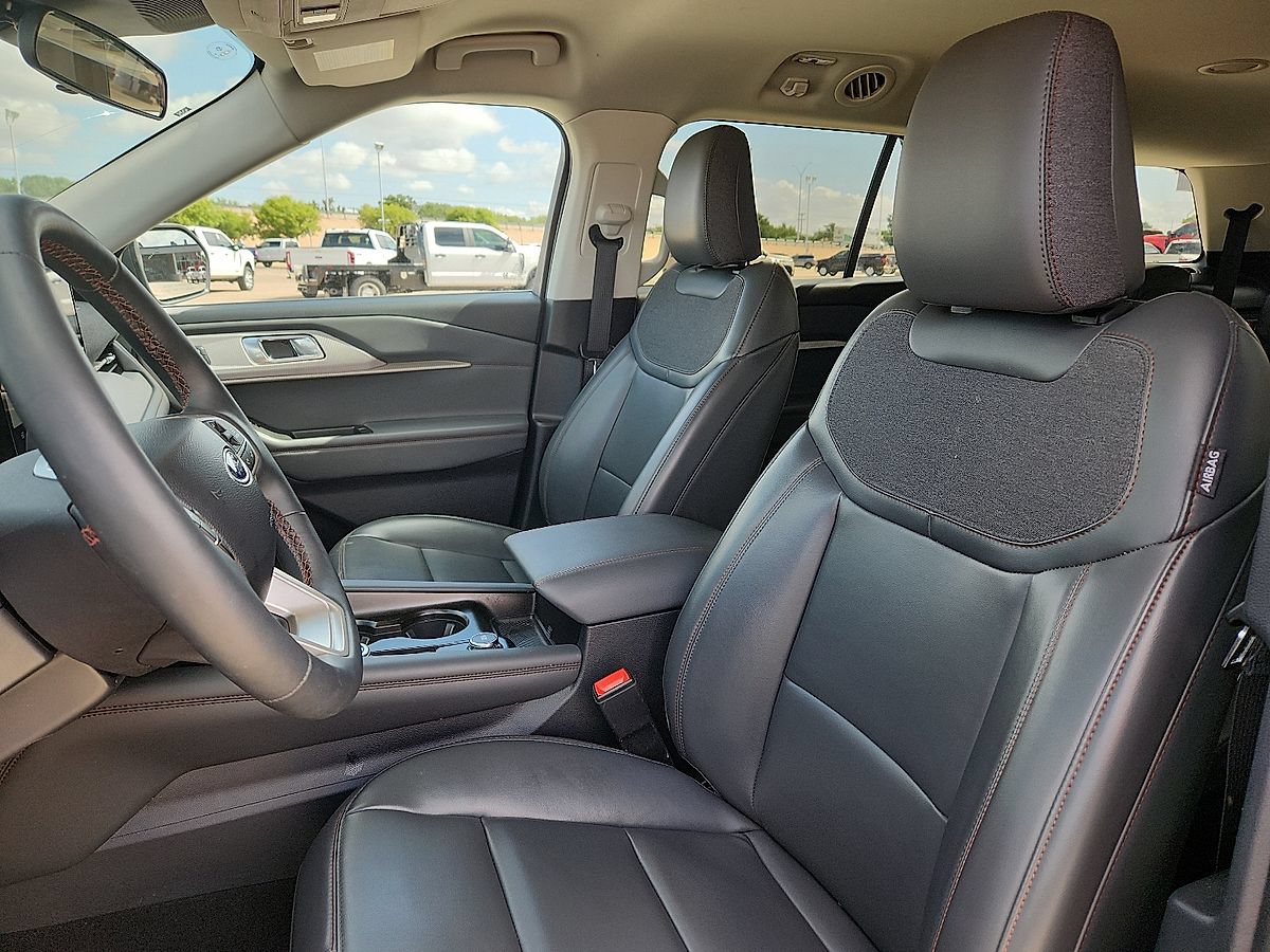 Certified 2025 Ford Explorer Active w/ Active Comfort Package RWD image 7