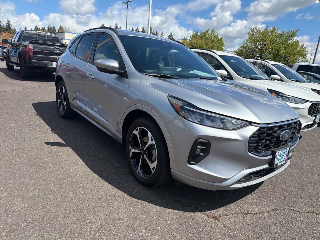 Certified 2023 Ford Escape ST-Line Select w/ Tech Pack #2 AWD/4WD image 4