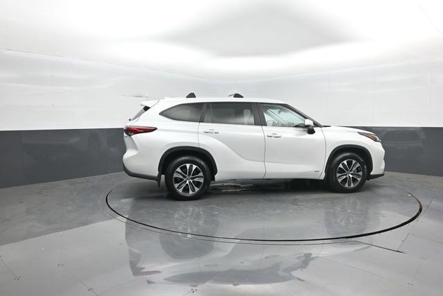 Used 2023 Toyota Highlander XLE AWD/4WD image 8