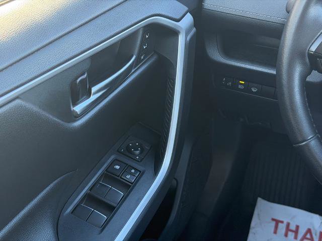 Used 2020 Toyota RAV4 XLE Premium image 19