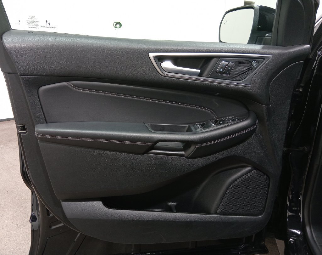 Certified 2024 Ford Edge Titanium AWD/4WD image 17