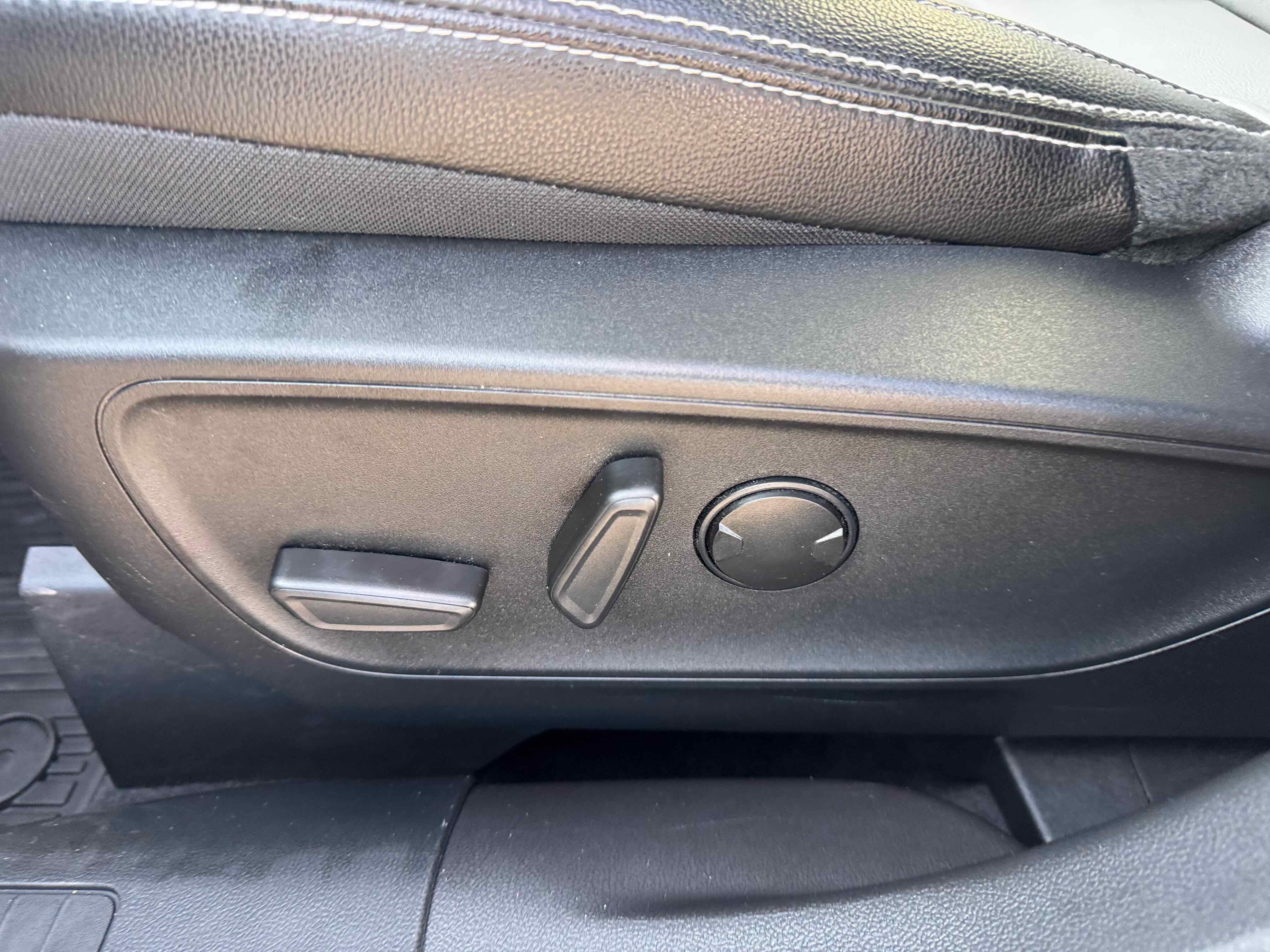 Certified 2023 Ford Escape Platinum w/ Premium Technology Package image 16