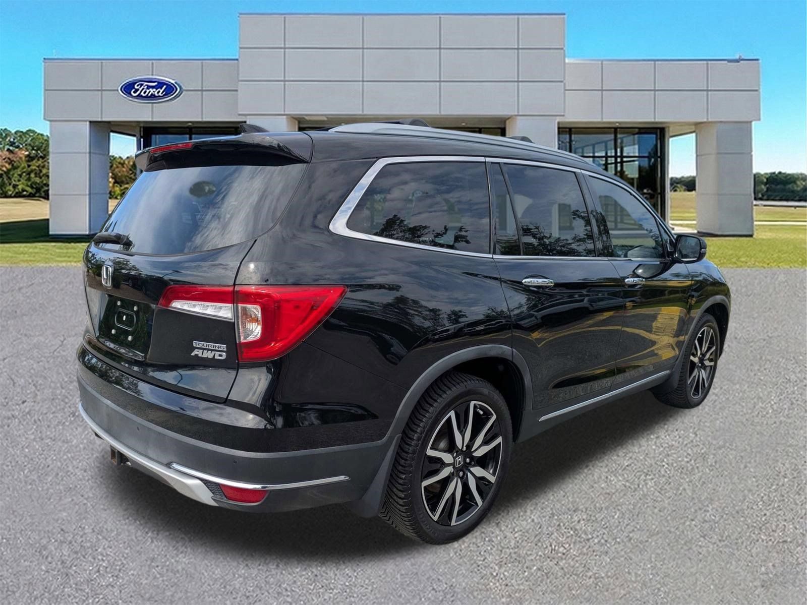 Used 2020 Honda Pilot Touring image 2