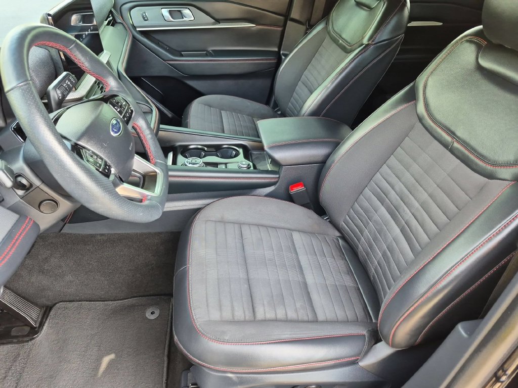 Certified 2025 Ford Explorer ST-Line w/ Premium Package AWD/4WD image 18