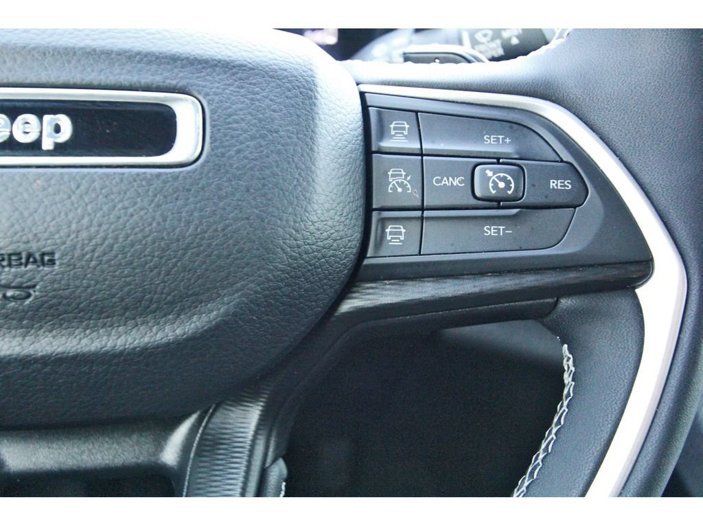 Used 2024 Jeep Grand Cherokee Altitude RWD image 19