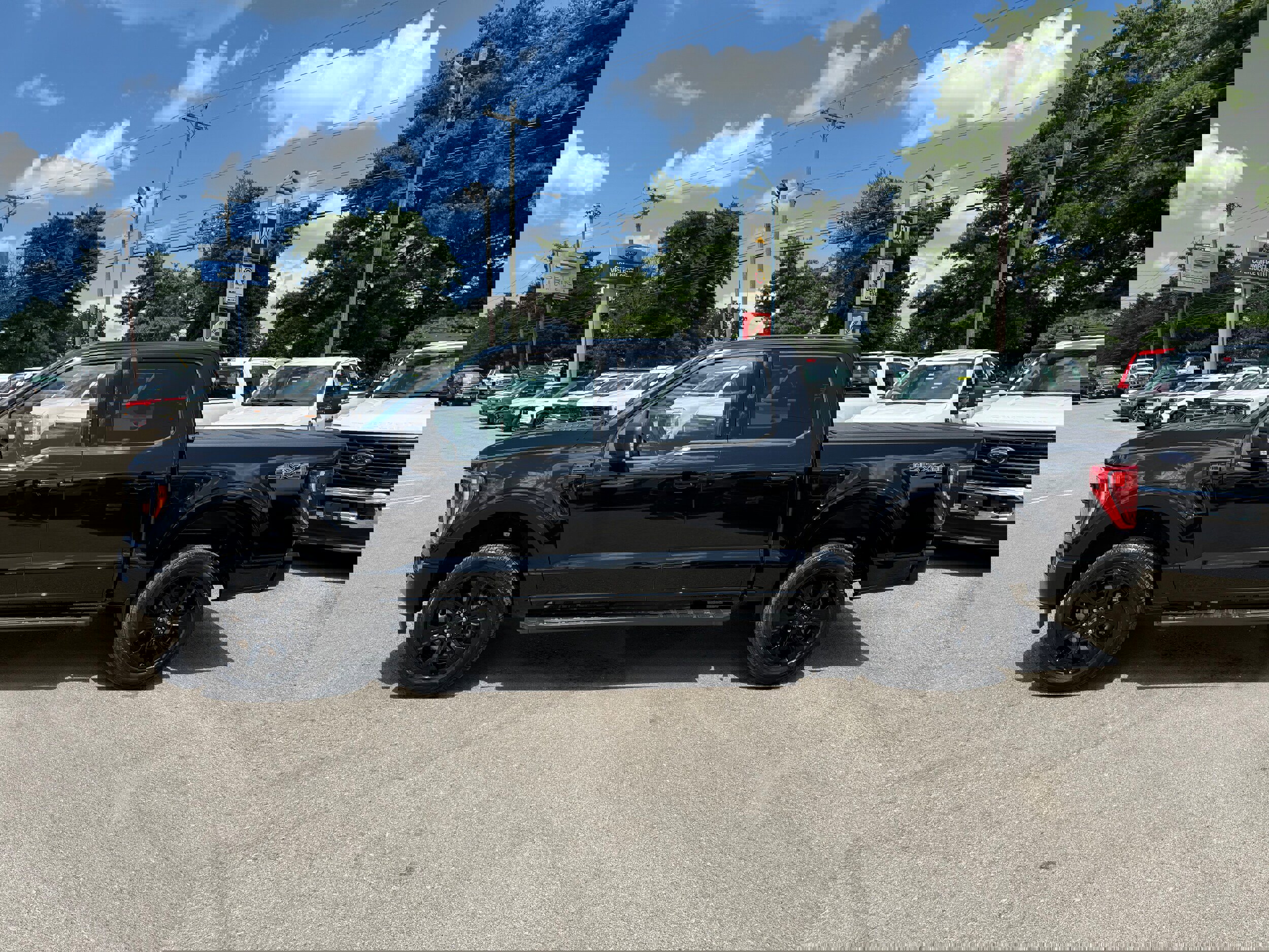 Certified 2022 Ford F150 XLT w/ Equipment Group 302A High image 4