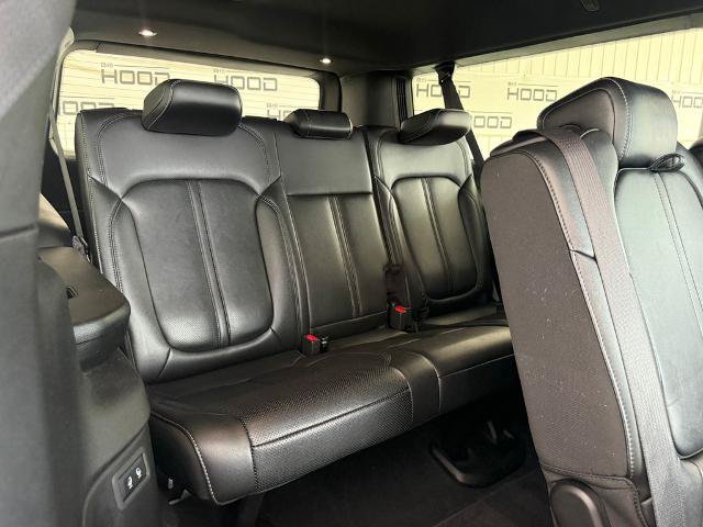 Used 2024 Jeep Wagoneer L Series II RWD image 11