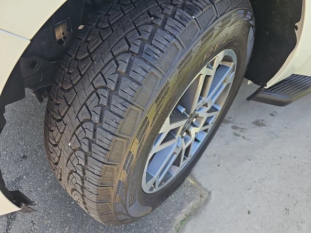 Certified 2025 Ford Expedition Active image 31