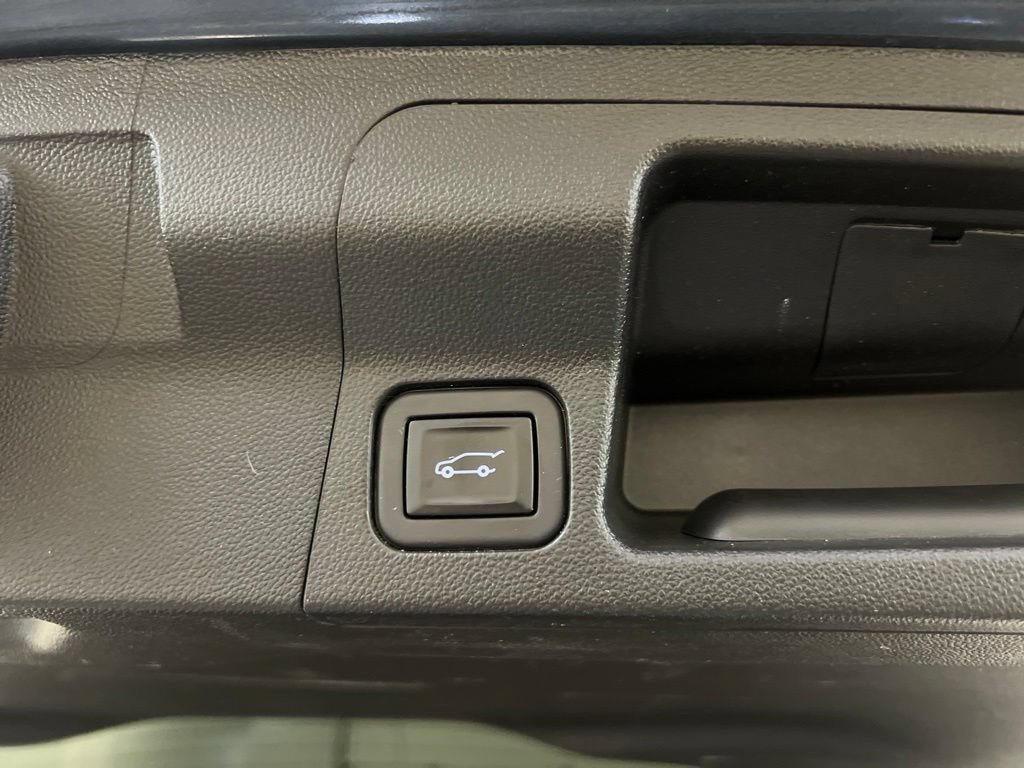 Used 2020 GMC Acadia Denali w/ Technology Package FWD image 30