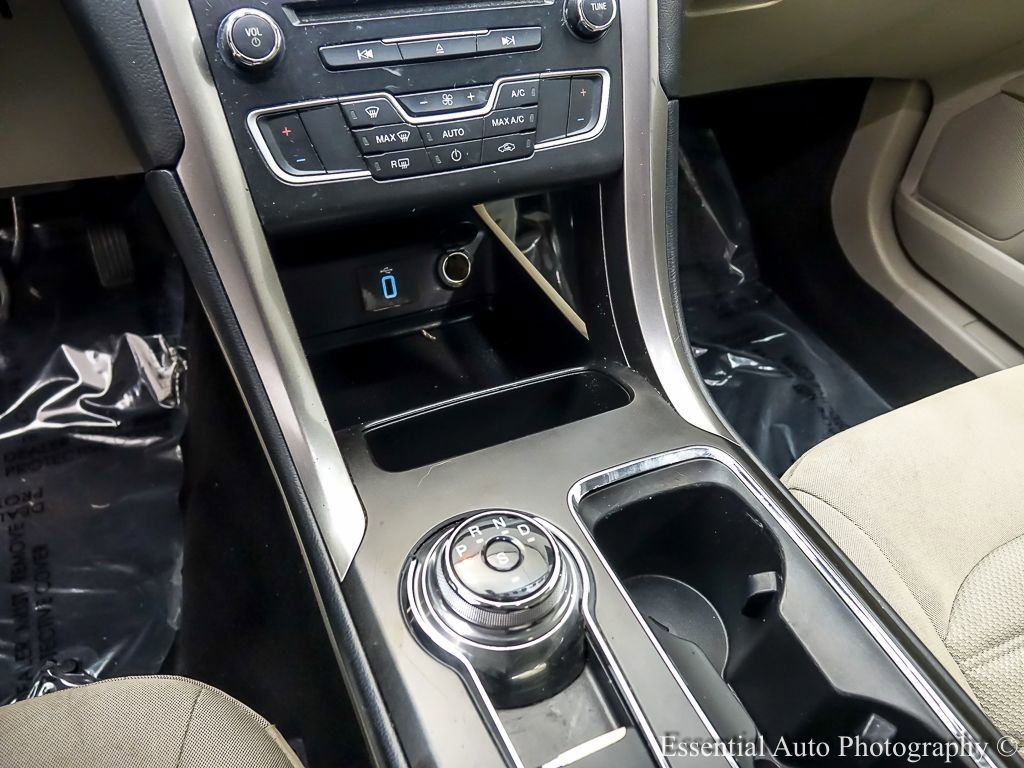 Certified 2018 Ford Fusion SE w/ Fusion SE Technology Package FWD image 18