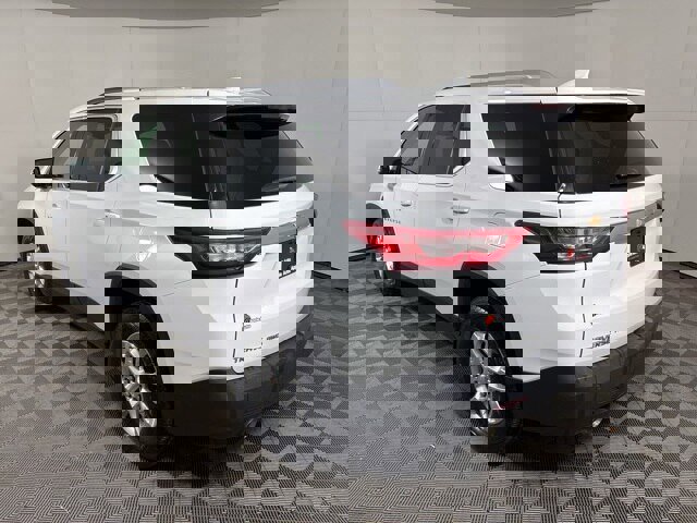 Used 2018 Chevrolet Traverse LT image 2