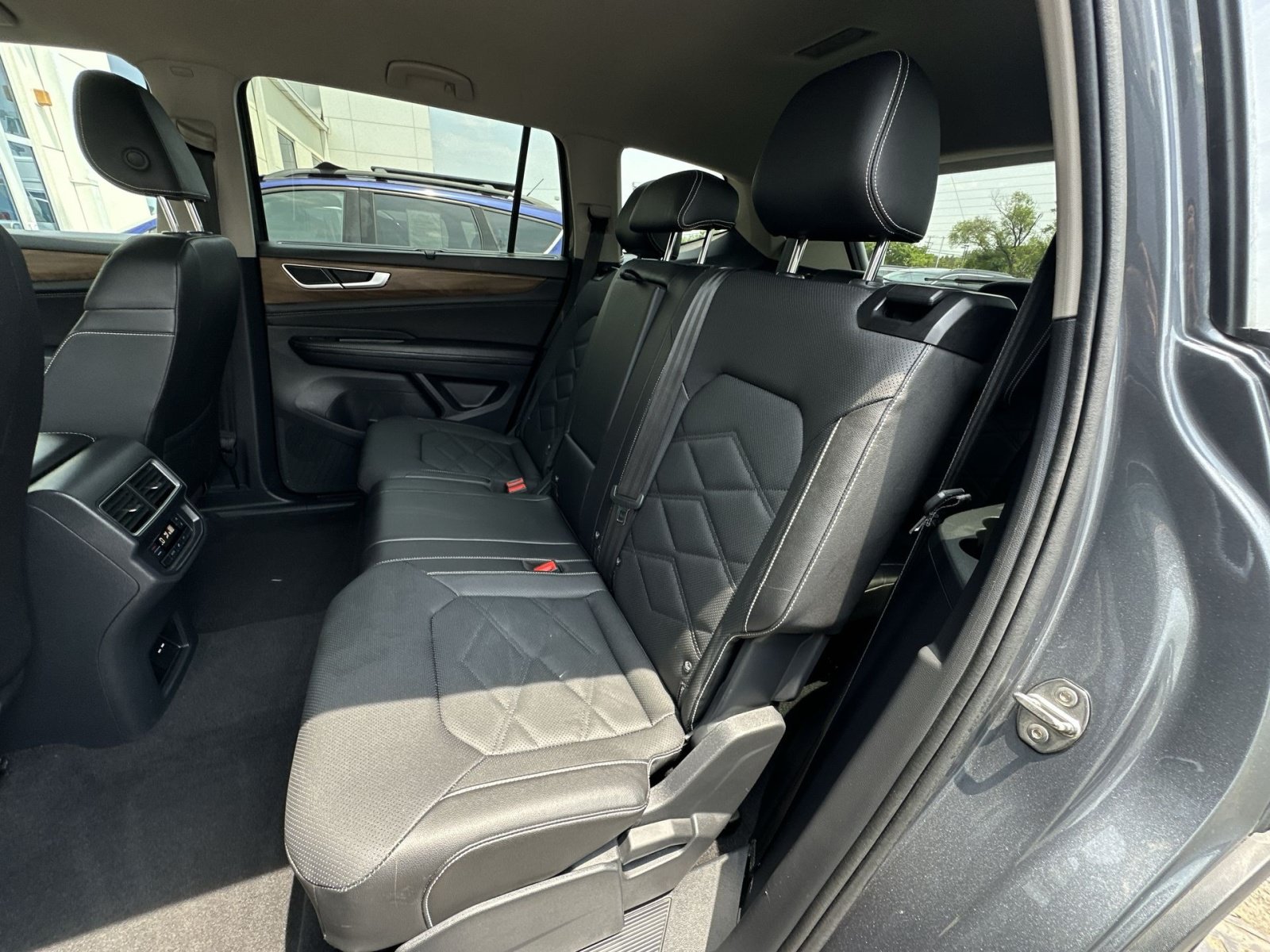 Used 2025 Volkswagen Atlas SE AWD/4WD image 31
