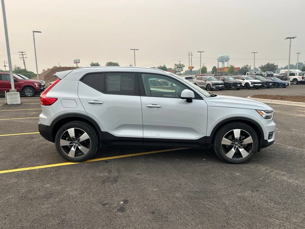 Used 2022 Volvo XC40 T5 Momentum w/ Premium Package AWD/4WD image 6