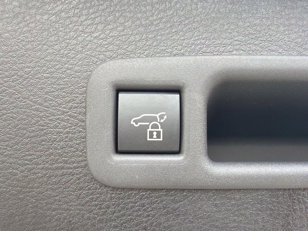 Used 2026 Toyota Sienna XLE FWD image 13